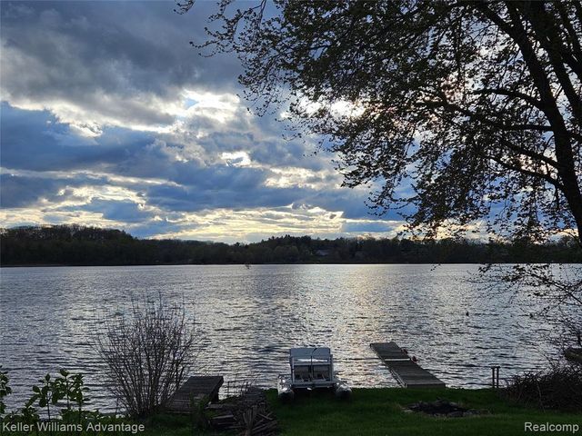 2219 Gray Road, Lapeer, MI 48446