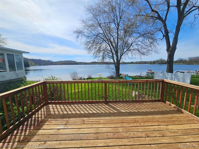 2219 Gray Road, Lapeer, MI 48446
