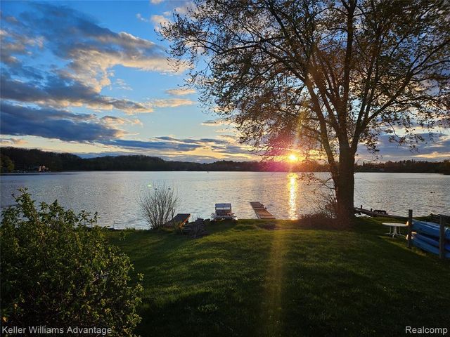 2219 Gray Road, Lapeer, MI 48446