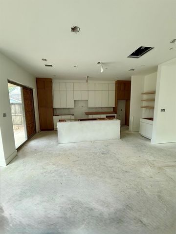 920 E 25th Street, Houston, TX 77009