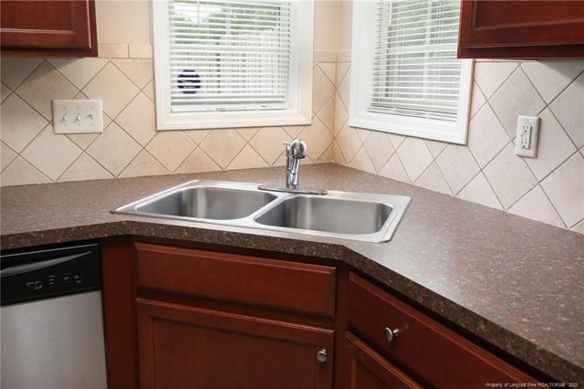 2557 Spinnaker Drive, Hope Mills, NC 28348