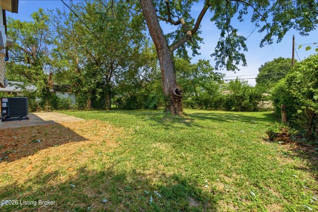 1702 Beaumont Dr, Clarksville, IN 47129
