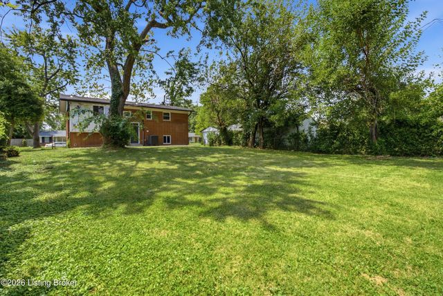 1702 Beaumont Dr, Clarksville, IN 47129