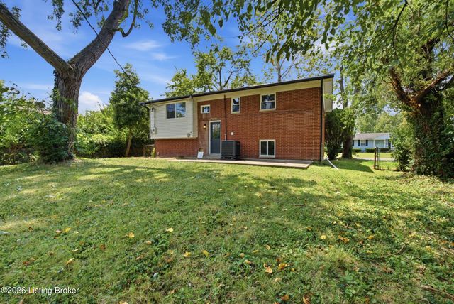 1702 Beaumont Dr, Clarksville, IN 47129