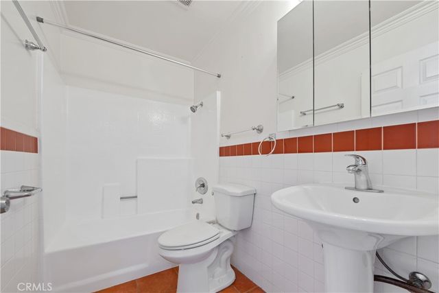 6042 Barton, Los Angeles, CA 90038