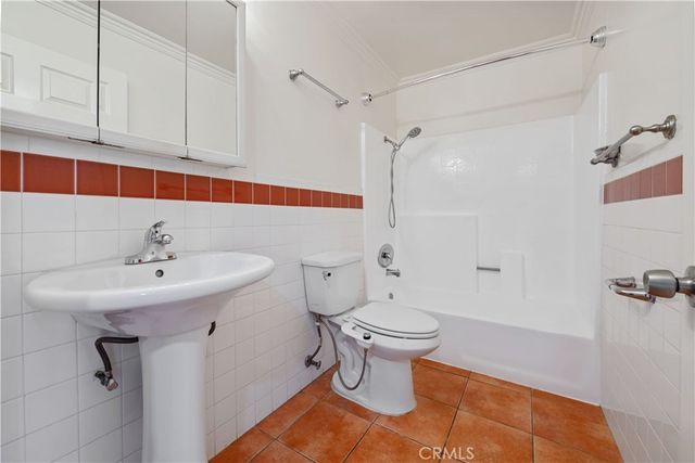 6042 Barton, Los Angeles, CA 90038