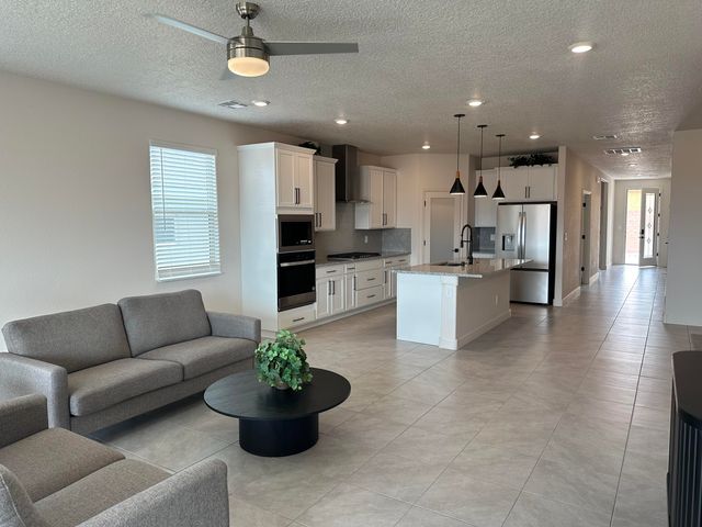 6731 Clayton Drive NE, Rio Rancho, NM 87144