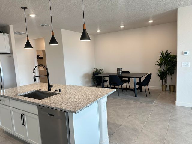 6731 Clayton Drive NE, Rio Rancho, NM 87144