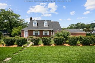 3828 Virginia Avenue Se, Charleston, WV 25304