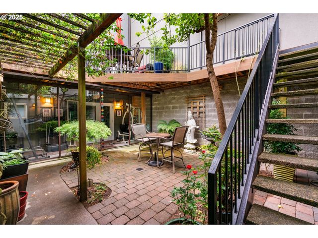 1135 Nw IRVING St, Portland, OR 97209