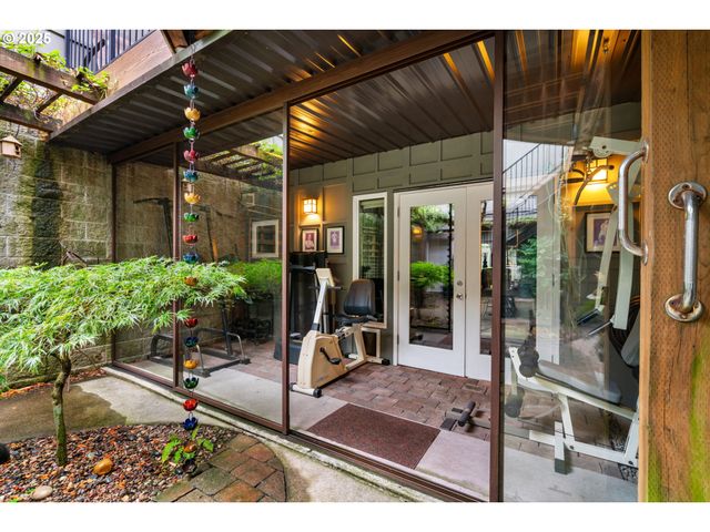 1135 Nw IRVING St, Portland, OR 97209