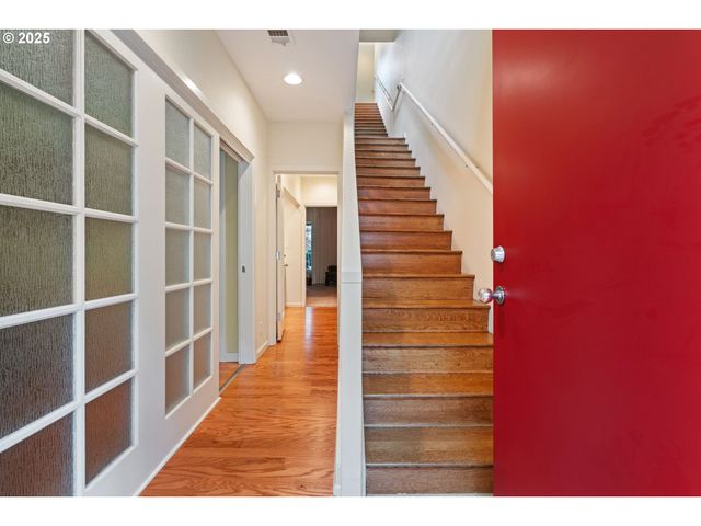 1135 Nw IRVING St, Portland, OR 97209