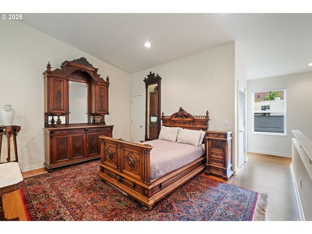 1135 Nw IRVING St, Portland, OR 97209