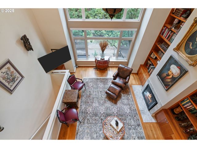 1135 Nw IRVING St, Portland, OR 97209