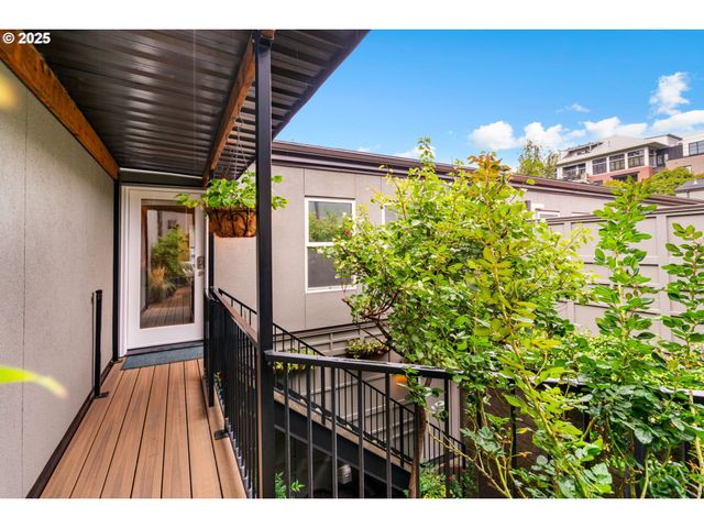 1135 Nw IRVING St, Portland, OR 97209