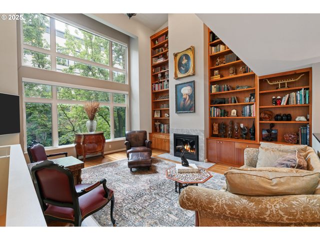 1135 Nw IRVING St, Portland, OR 97209