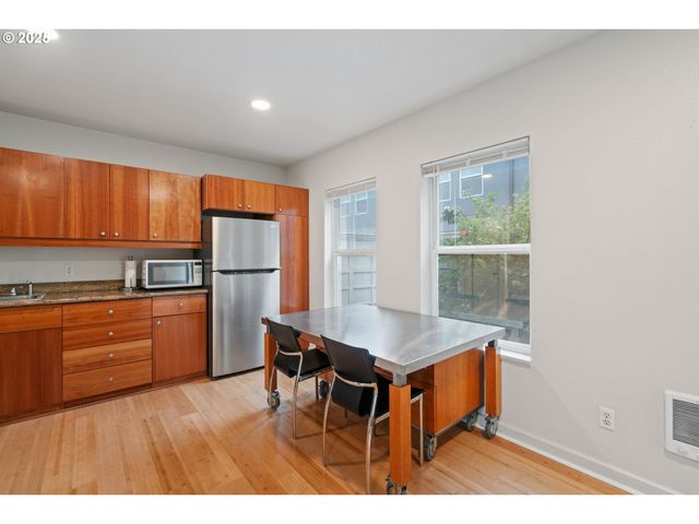 1135 Nw IRVING St, Portland, OR 97209