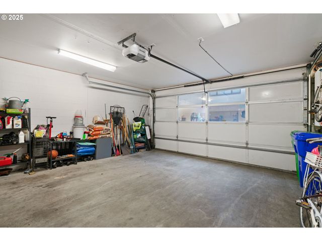 1135 Nw IRVING St, Portland, OR 97209