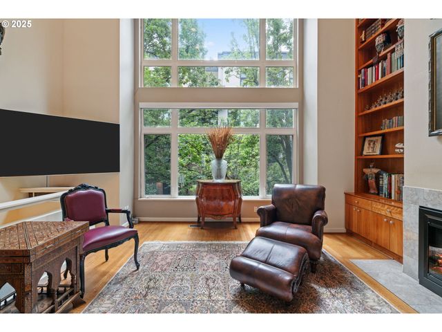 1135 Nw IRVING St, Portland, OR 97209