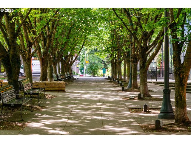 1135 Nw IRVING St, Portland, OR 97209