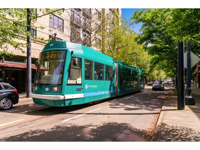 1135 Nw IRVING St, Portland, OR 97209