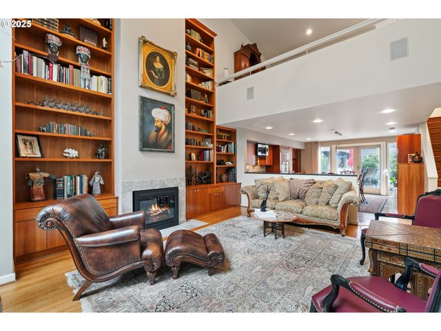 1135 Nw IRVING St, Portland, OR 97209