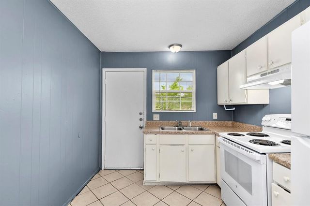 1611 Jones ST 6, Taylor, TX 76574