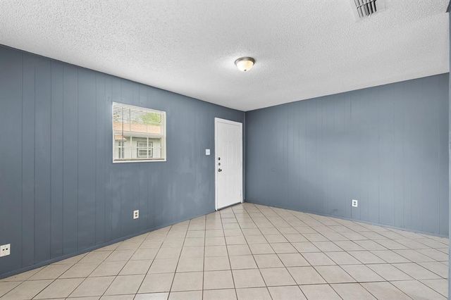 1611 Jones ST 6, Taylor, TX 76574