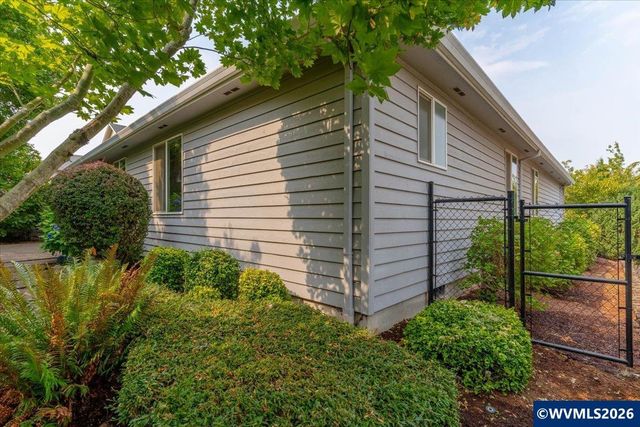 5898 Sawgrass St SE, Salem, OR 97306