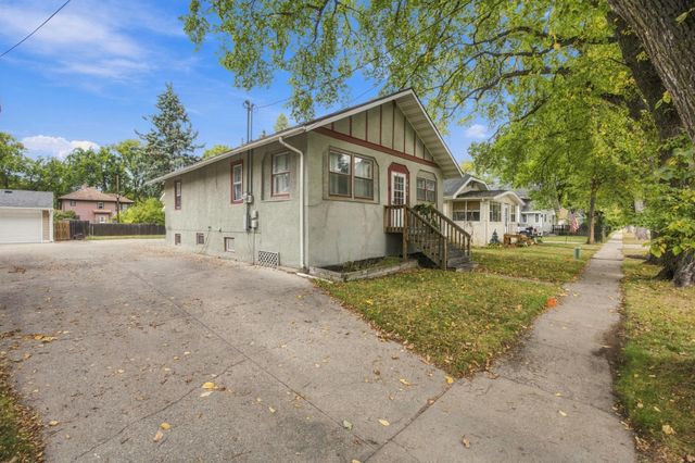 1415 8th Avenue S, Fargo, ND 58103