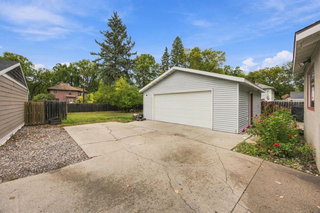 1415 8th Avenue S, Fargo, ND 58103