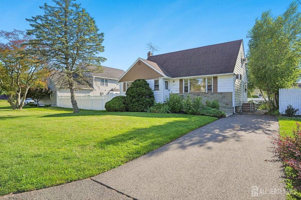 1920 Oxford Avenue, South Plainfield, NJ 07080