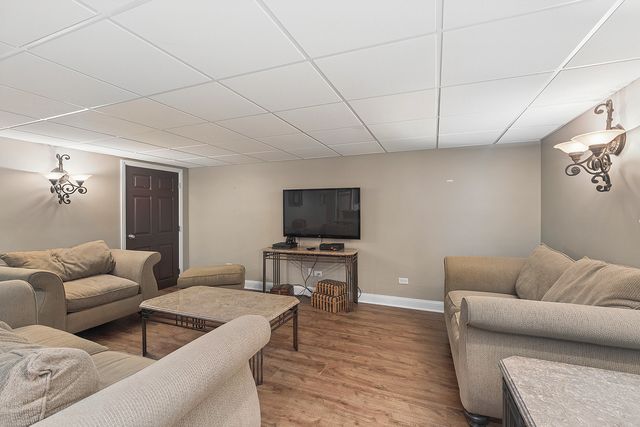 17320 Elk Drive, Orland Park, IL 60467