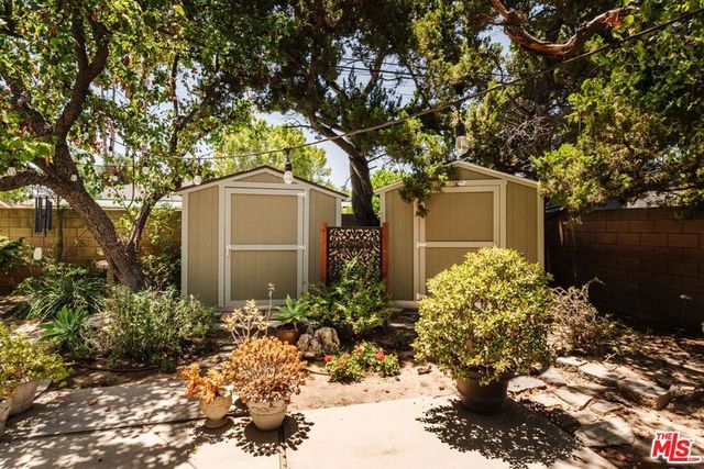 15900 Acre Street, North Hills, CA 91343