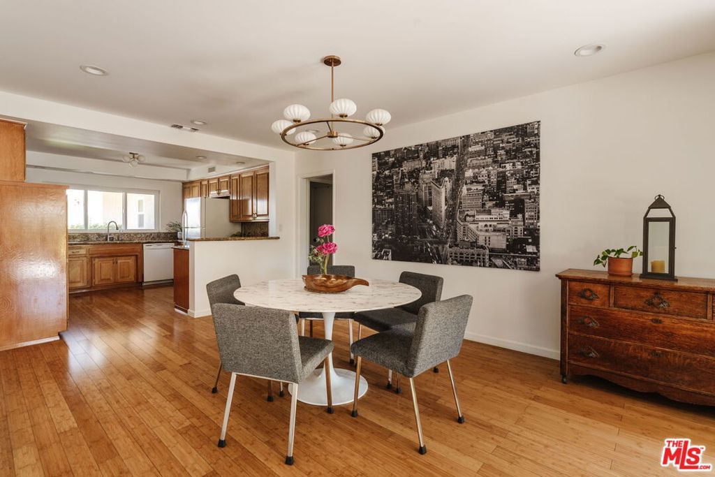 Image 10 of property listing at 15900 Acre Street, North Hills, CA 91343