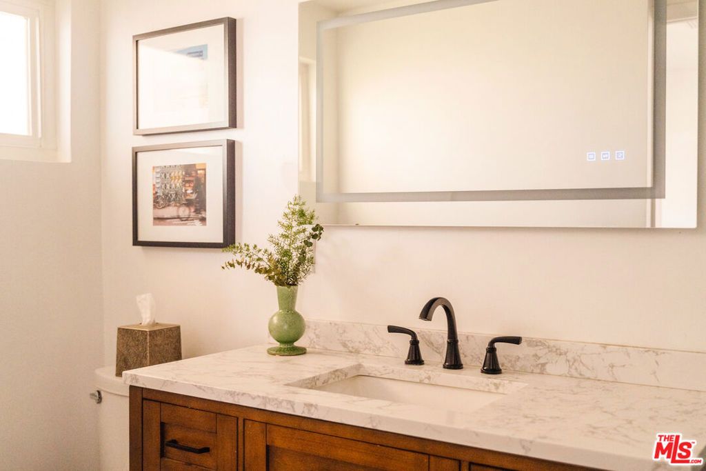 Image 13 of property listing at 15900 Acre Street, North Hills, CA 91343