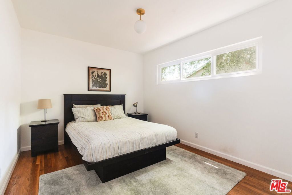 Image 16 of property listing at 15900 Acre Street, North Hills, CA 91343