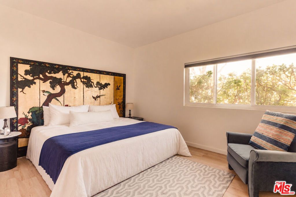 Image 25 of property listing at 15900 Acre Street, North Hills, CA 91343