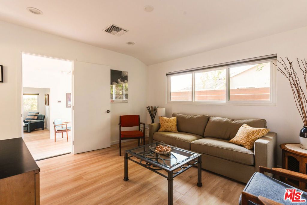 Image 27 of property listing at 15900 Acre Street, North Hills, CA 91343