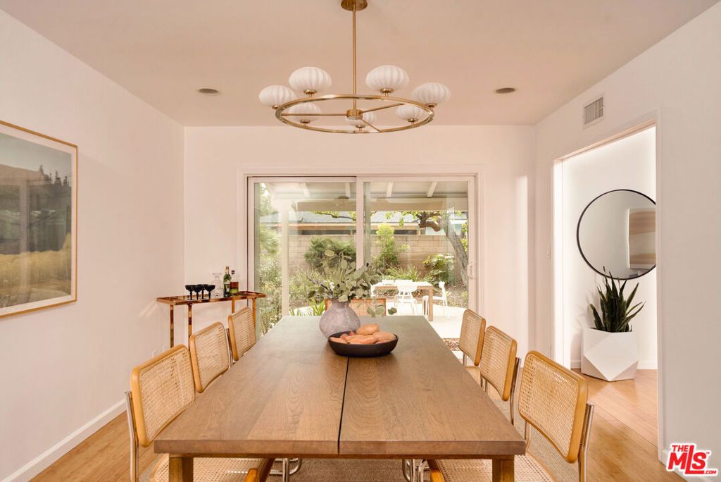 Image 8 of property listing at 15900 Acre Street, North Hills, CA 91343