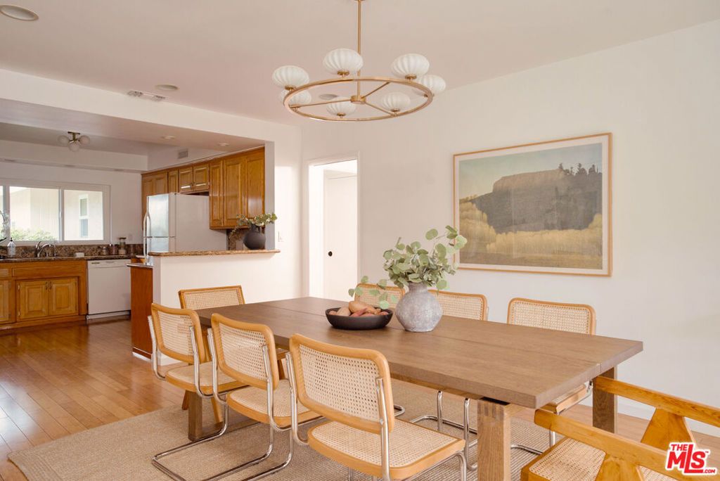 Image 9 of property listing at 15900 Acre Street, North Hills, CA 91343