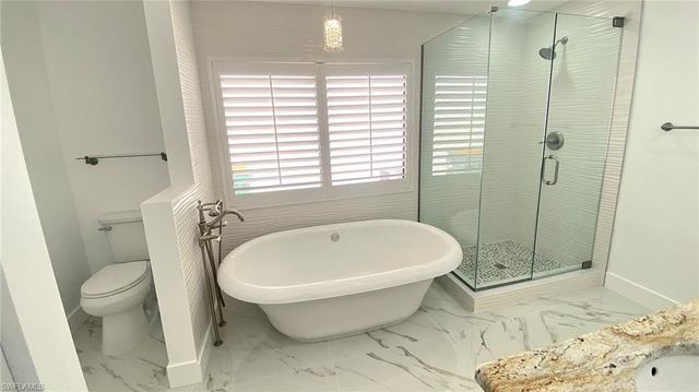 718 Reef Point CIR, Naples, FL 34108