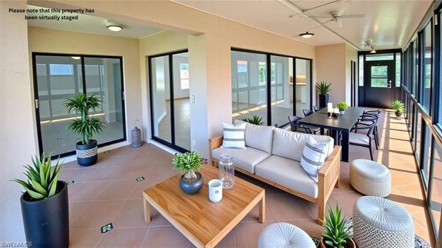 718 Reef Point CIR, Naples, FL 34108