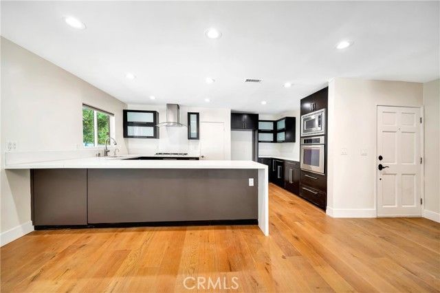 21817 Providencia Street, Woodland Hills (los Angeles), CA 91364