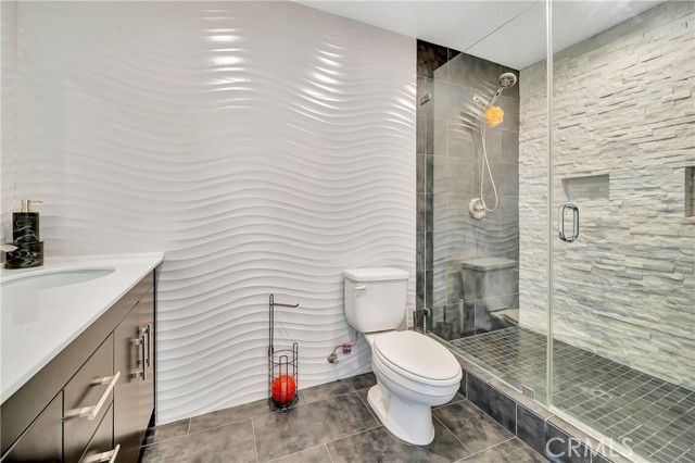 21817 Providencia Street, Woodland Hills (los Angeles), CA 91364