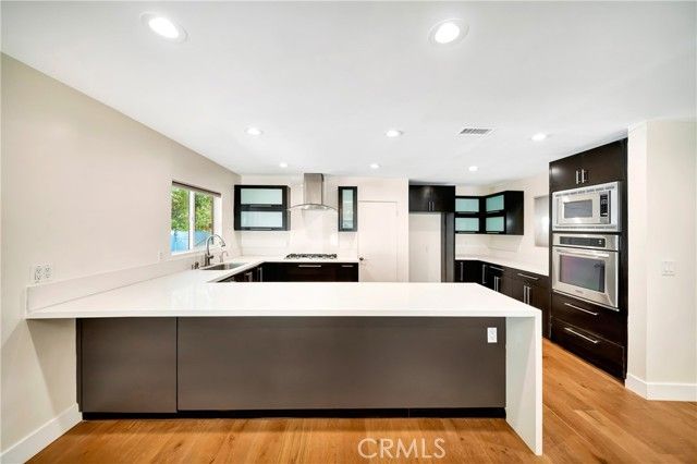 21817 Providencia Street, Woodland Hills (los Angeles), CA 91364