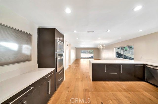 21817 Providencia Street, Woodland Hills (los Angeles), CA 91364