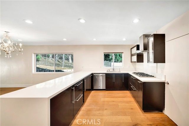 21817 Providencia Street, Woodland Hills (los Angeles), CA 91364