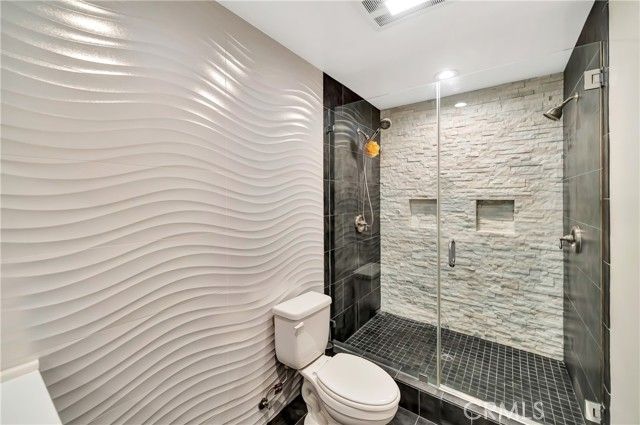 21817 Providencia Street, Woodland Hills (los Angeles), CA 91364