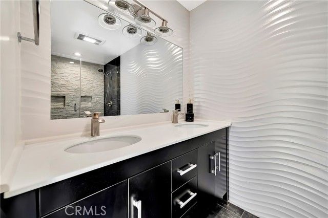 21817 Providencia Street, Woodland Hills (los Angeles), CA 91364